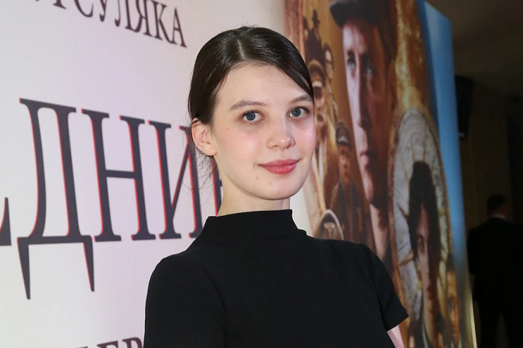 Красавица-внучка Валерия Золотухина дебютировала в кино. - фотография